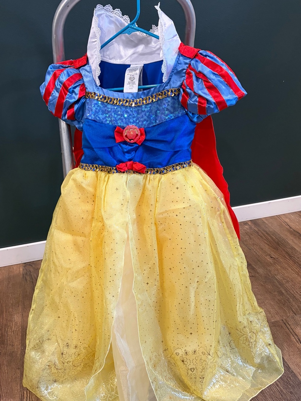 Disney Deluxe Snow White Costume